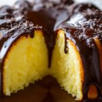 Pyszna babka sernikowa z polewą czekoladową dla każdego łasucha