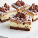 Pyszny śmietanowiec na cieście kakaowym, który oczaruje każdego